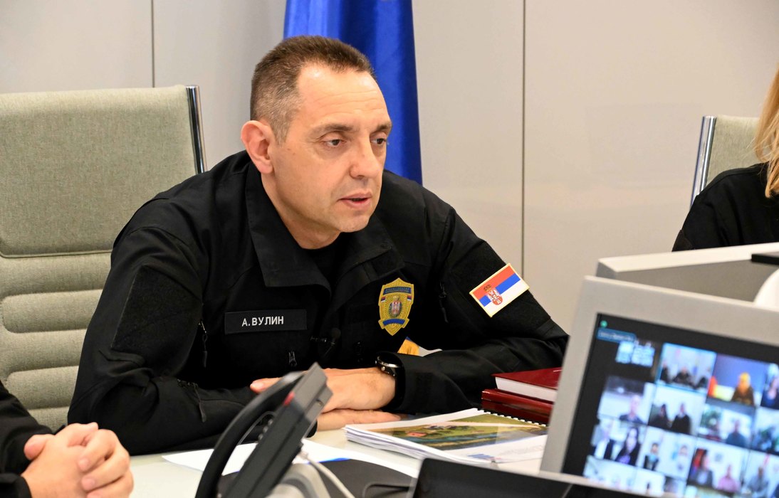 Глава сербского МВД  заявил, что у стран, бомбивших Сербию, нет права требовать у неё поддержки своей политики
