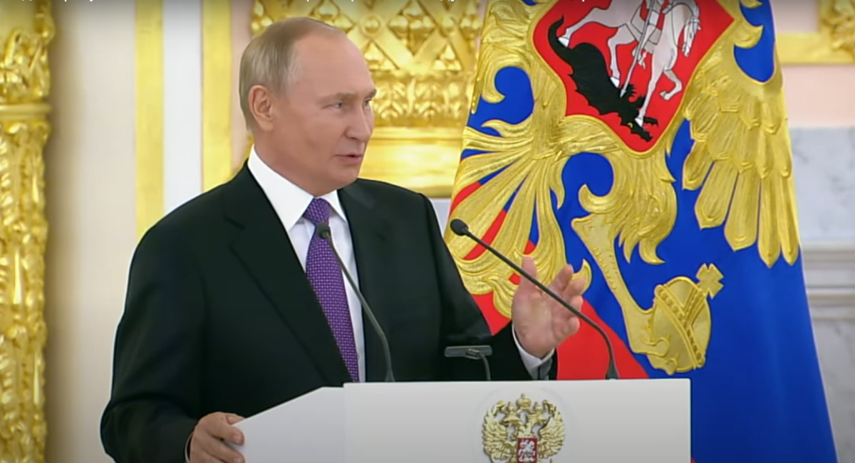 Фрагмент выступления Владимиру Путина на церемонии награждения медработников 