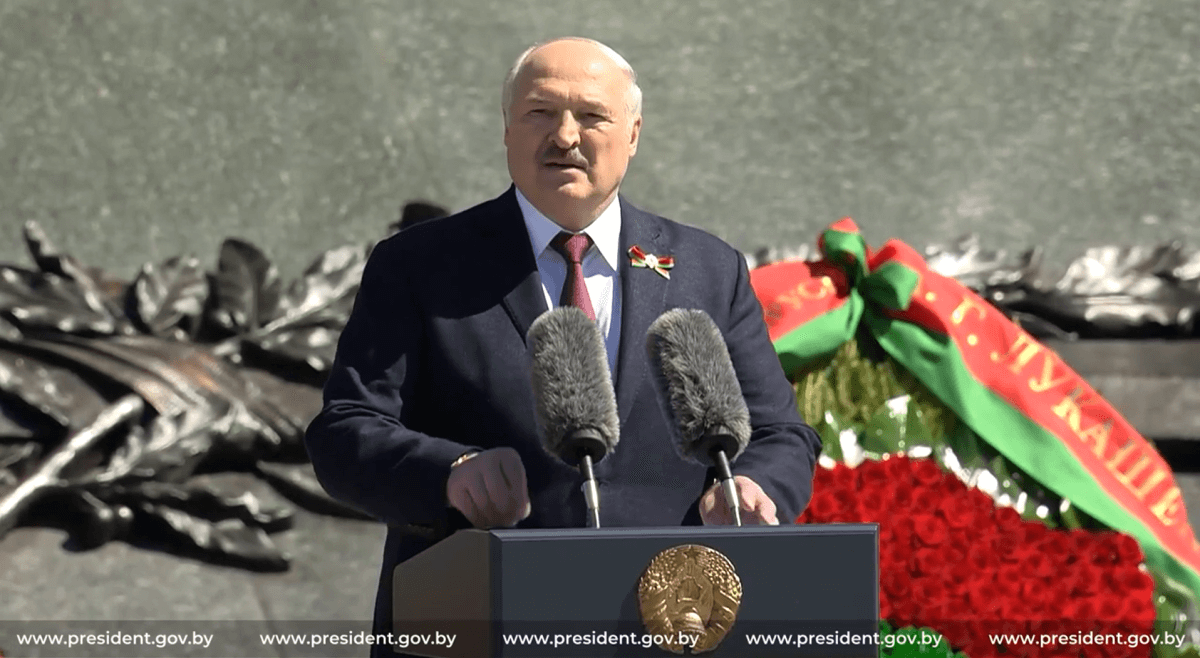 Александр Лукашенко на народной демонстрации «Беларусь помнит / Бессмертный полк»