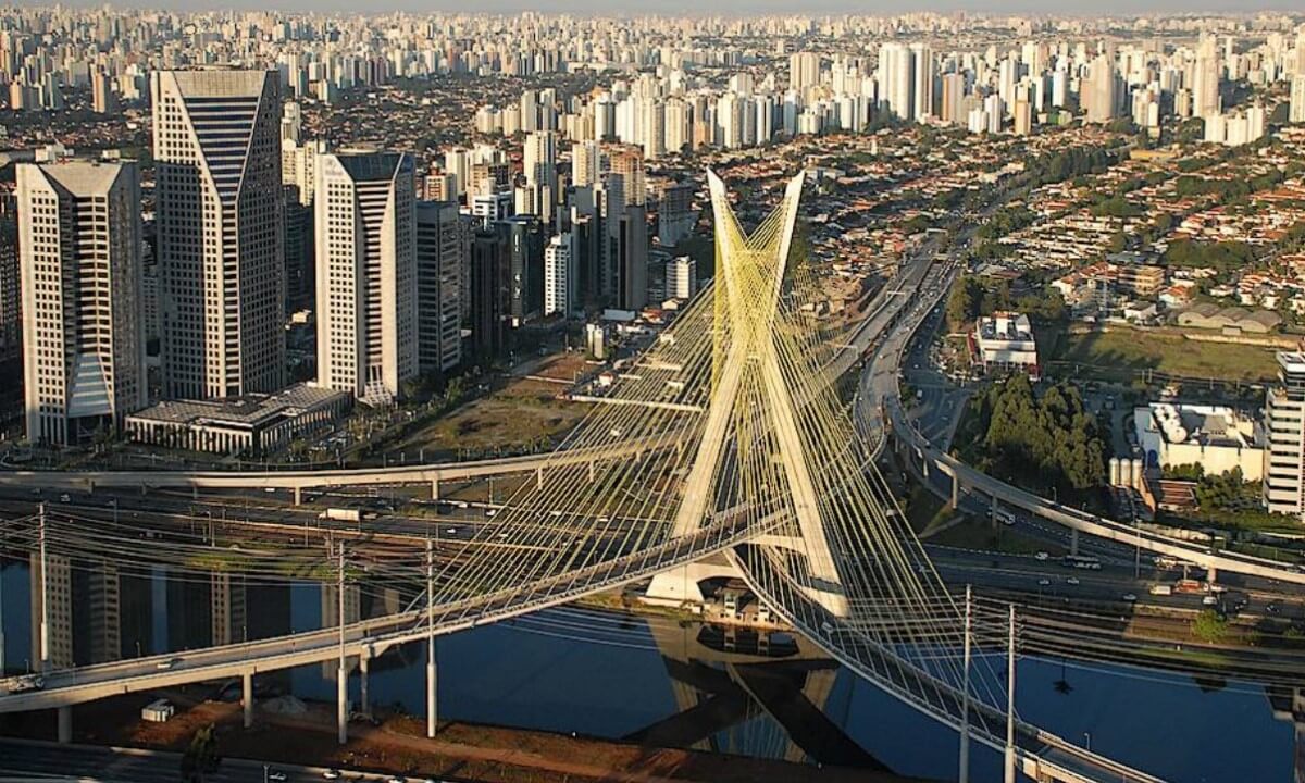 Мост Октавио Фриас де Оливейра назван в честь журналиста газеты Folha de S.Paulo
