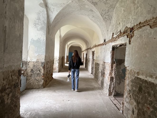 Историческое здание в Жодишках ожило: как психиатрическая больница превратилась в галерею