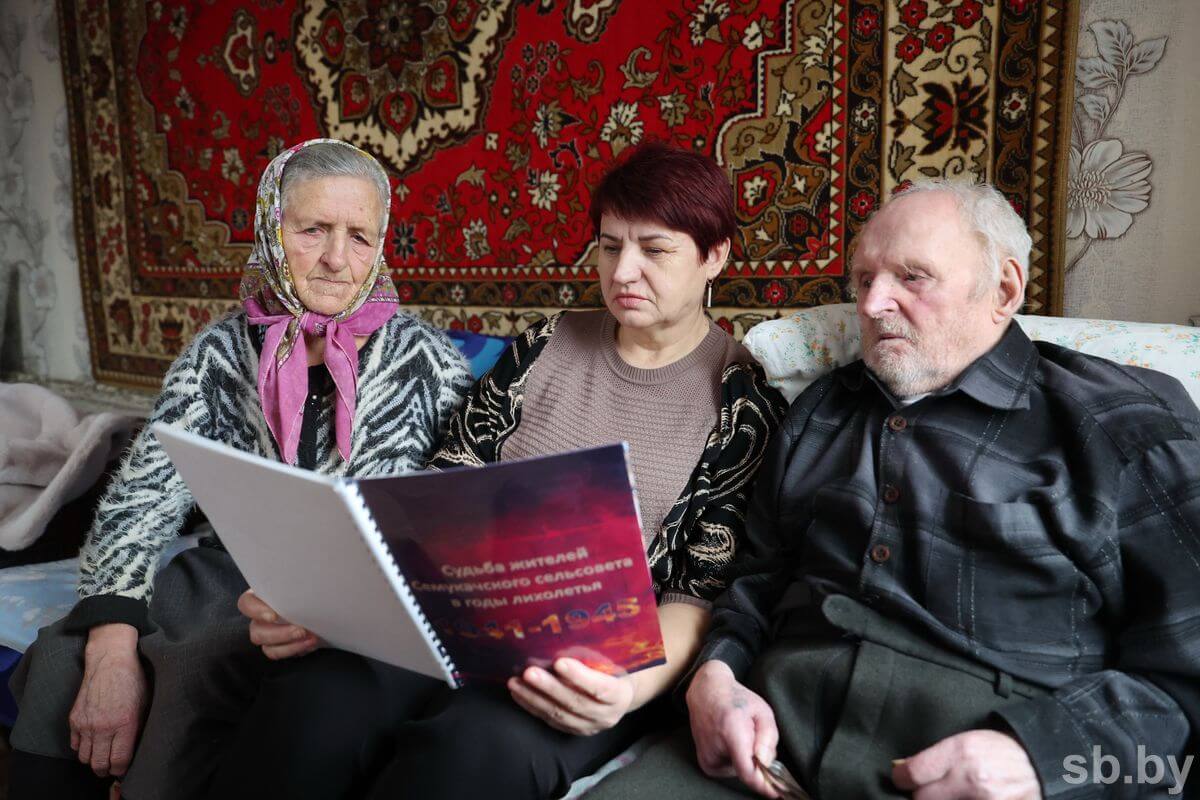 Тамара Укружская и жители Семукачского сельсовета