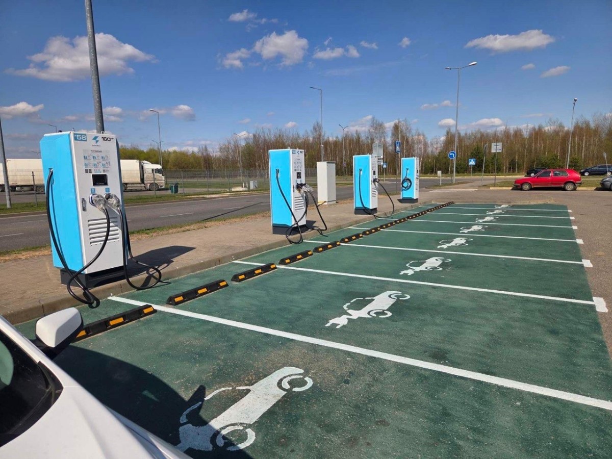 Зарядный хаб Zaryadka на трассе М1 "Минск-Брест"