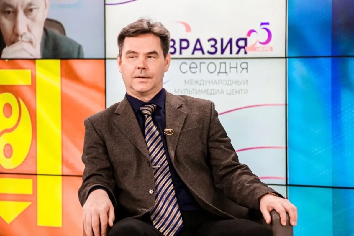 Завкафедрой международных отношений, социологии и политологии ОмГУ, доктор исторических наук Виктор Миронов