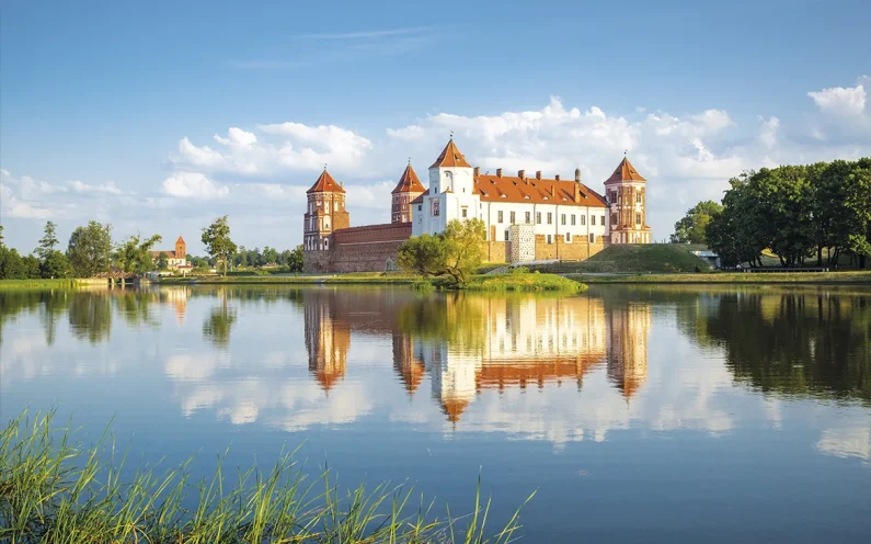 Мирский замок: известный объект вне туристического шаблона