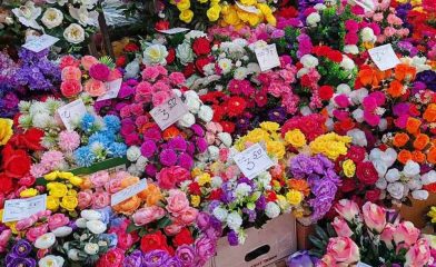 Комаровка. Искусственные цветы. Радоница